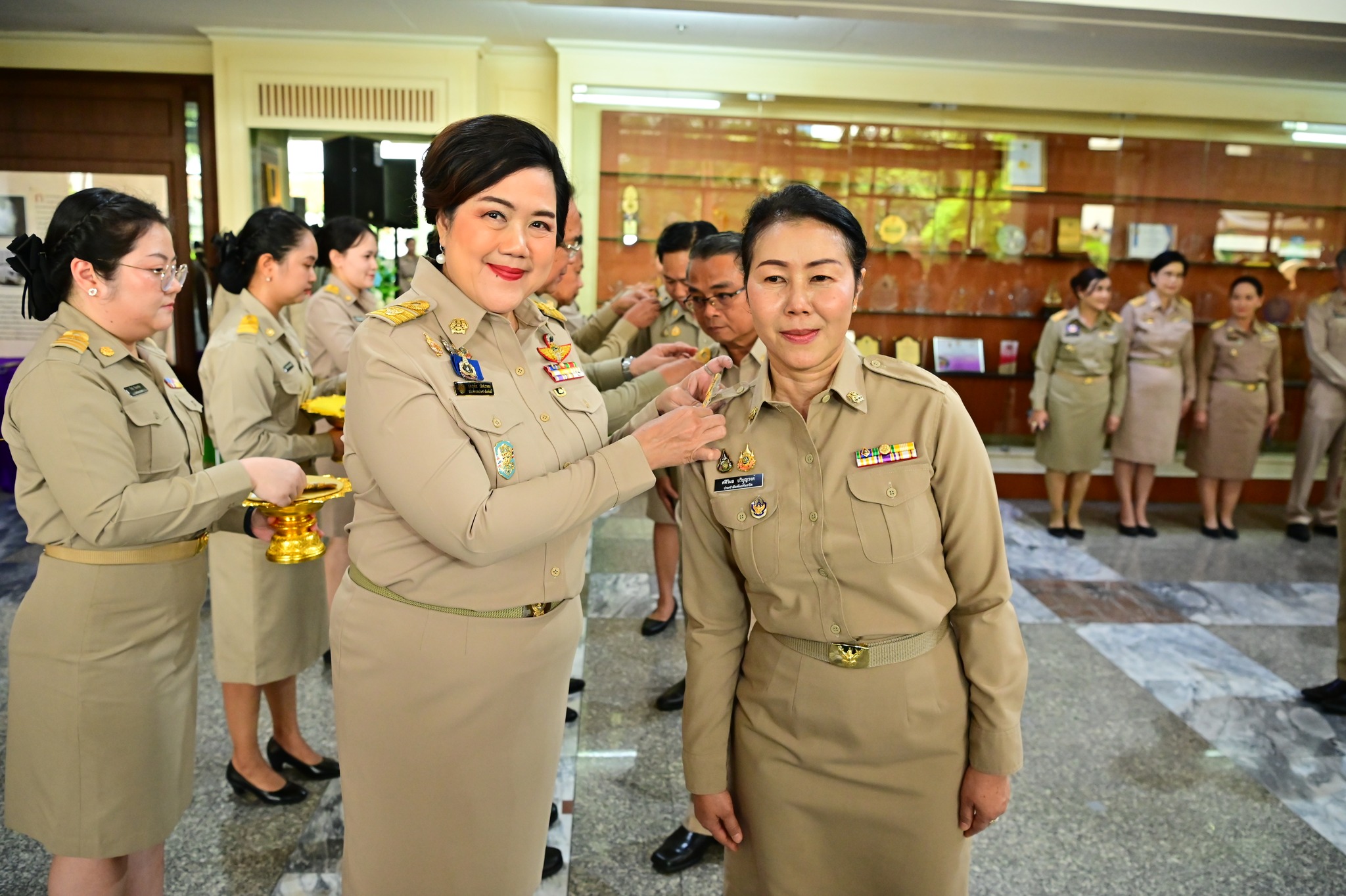 พิธีประดับอินทรธนูข้าราชการเข้ารับการฝึกอบรมหลักสูตร &ldquo;การปฐมนิเทศข้าราชการพลเรือนสามัญที่อยู่ระหว่างการทดลองปฏิบัติหน้าที่ราชการ กรมประชาสัมพันธ์&rdquo; รุ่นที่ 36